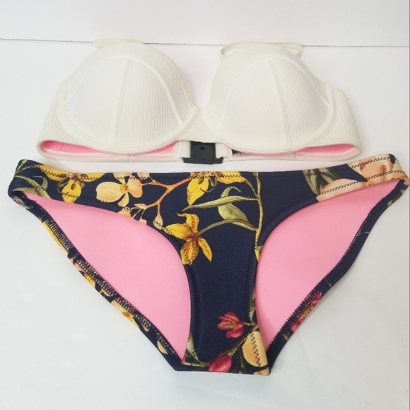 Triangl swimwear - Picture 1 of 8